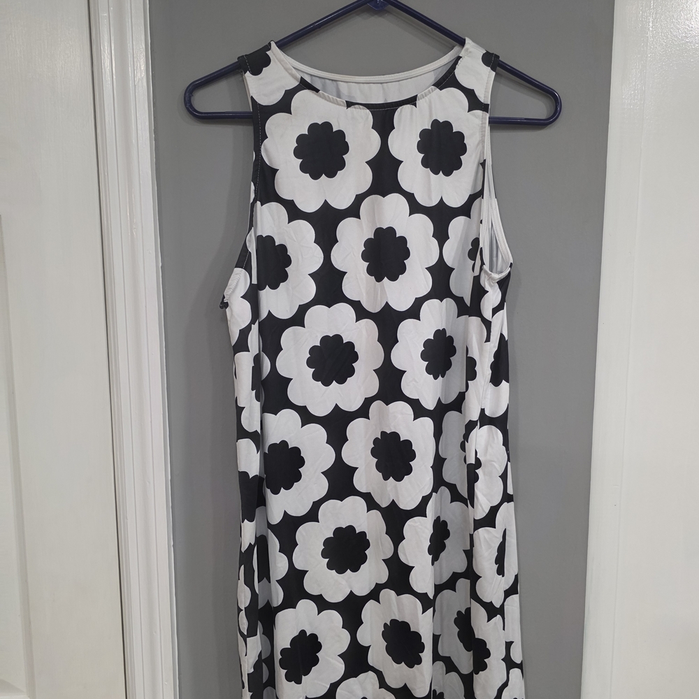 Black and White Floral Sleeveless Dress
